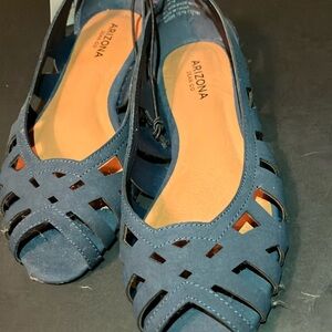 NWT navy flat open toe!
